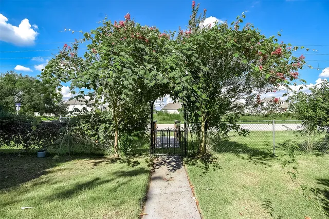 $220,000 | 302 Damon Street, Richmond, TX 77406