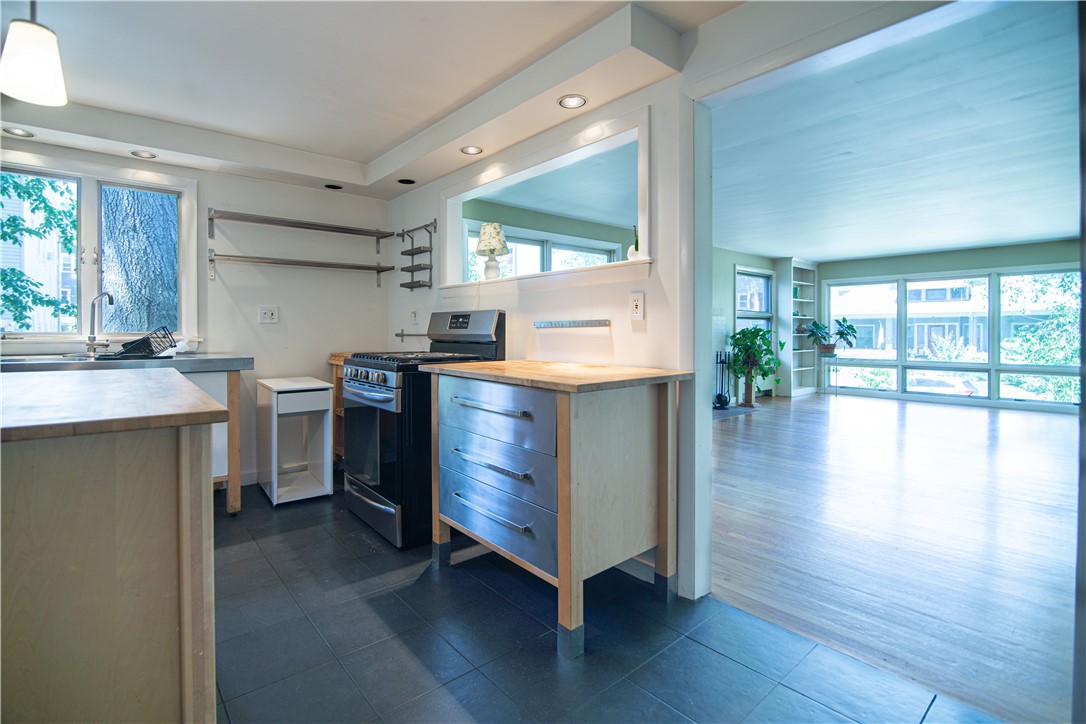7 Langham Road Providence, RI 02906 - Photo 8 of 31