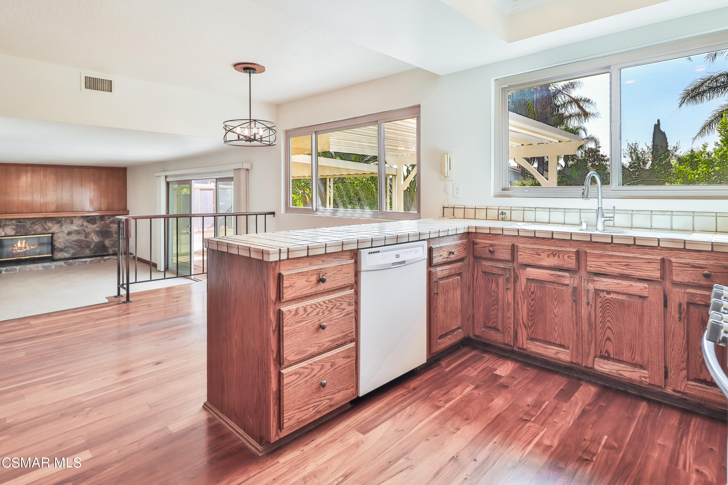 4220 Springfield Street Simi Valley, CA 93063 - Photo 41 of 95 cKitchen8