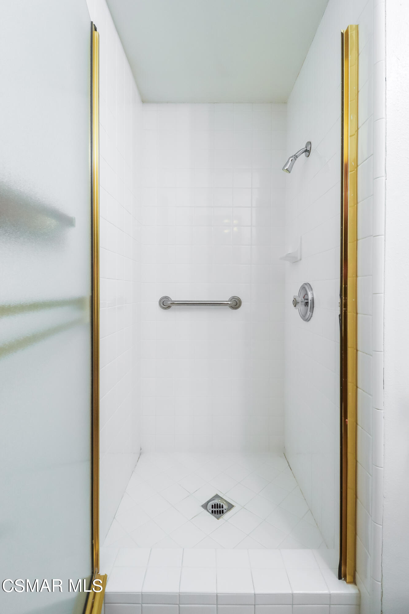 4220 Springfield Street Simi Valley, CA 93063 - Photo 49 of 95 eGuest Bath and Storage3