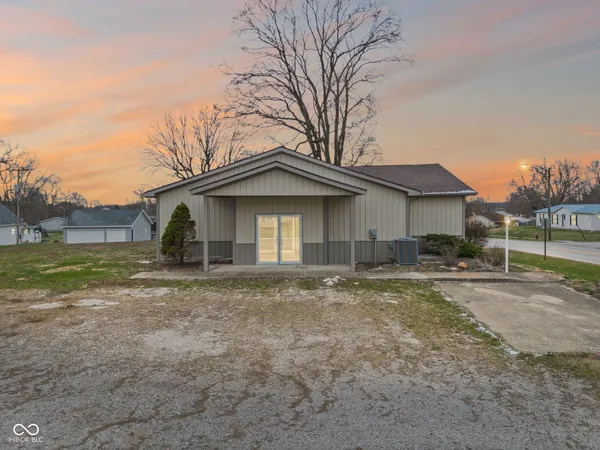 $294,900 | 307 South High Street, West Lebanon, IN 47991