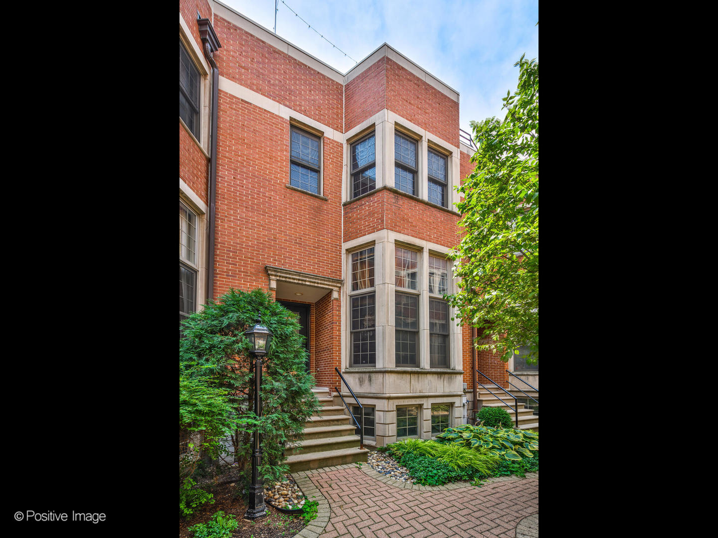 18 North Ada Street, Unit C Chicago, IL 60607 - Photo 2 of 28 a view of a brick building next to a yard