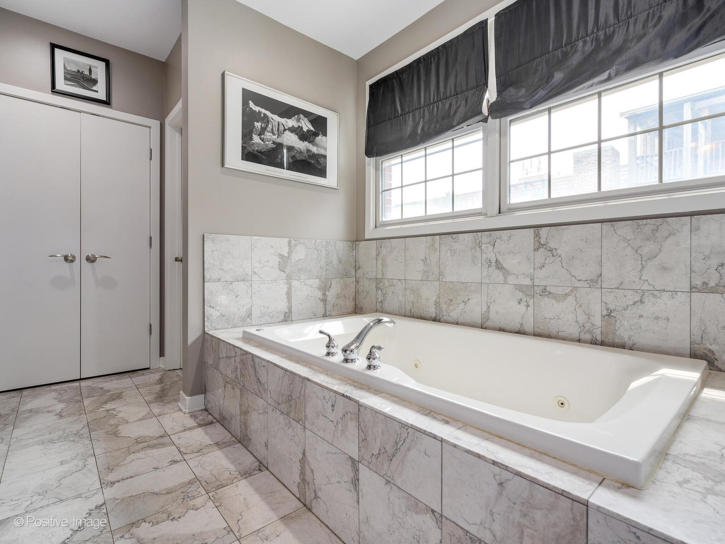 18 North Ada Street, Unit C Chicago, IL 60607 - Photo 20 of 28 a bathroom with a bathtub and a shower