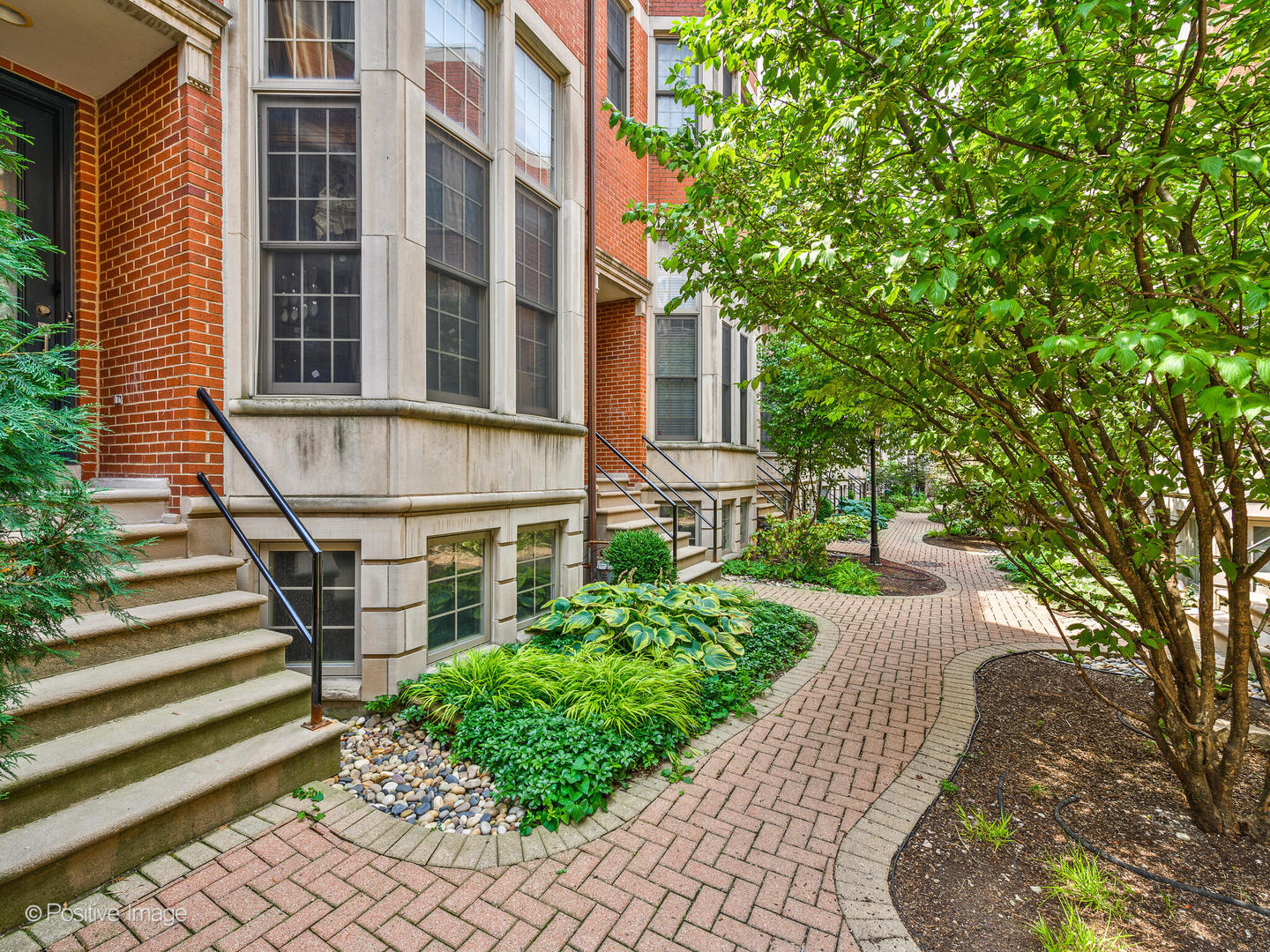 18 North Ada Street, Unit C Chicago, IL 60607 - Photo 3 of 28 a view of a house with backyard and sitting area