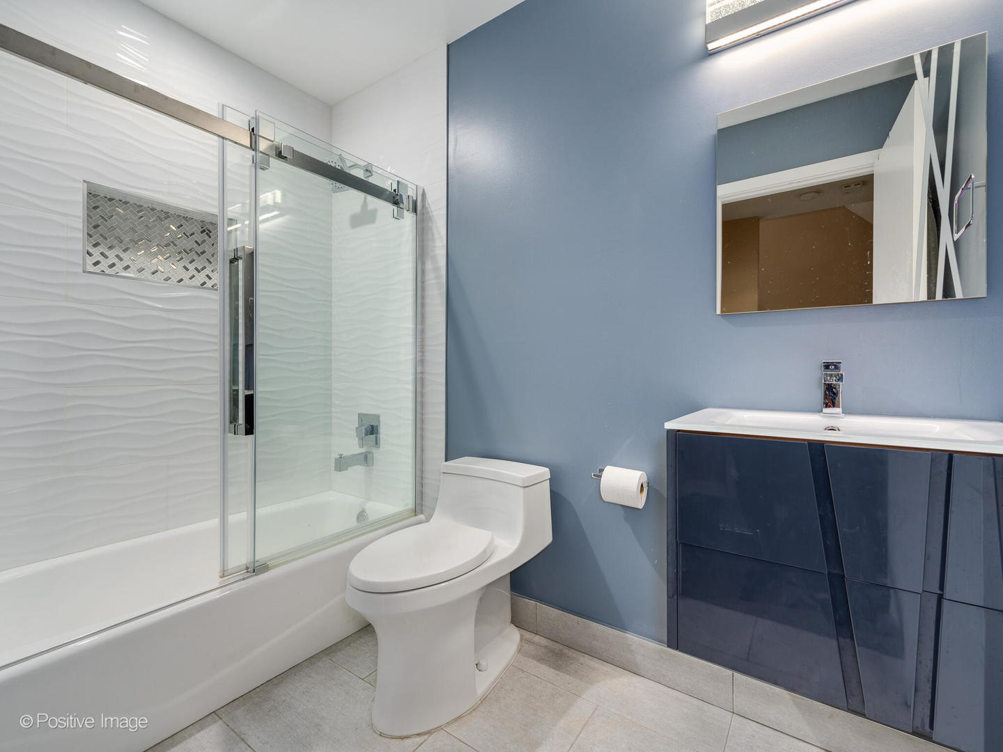 18 North Ada Street, Unit C Chicago, IL 60607 - Photo 26 of 28 a bathroom with a toilet a sink and shower