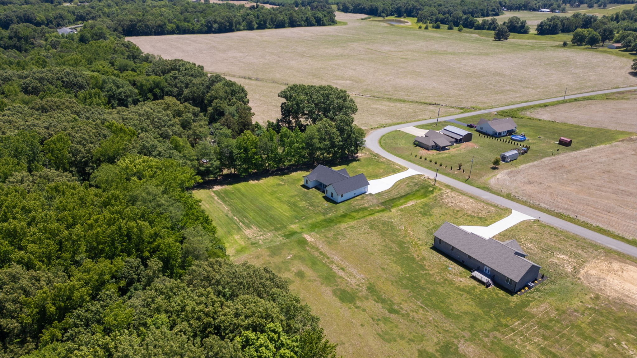 865 Alman Cemetery Road Paris, TN 38242 - Photo 38 of 41 an aerial view of a house with yard