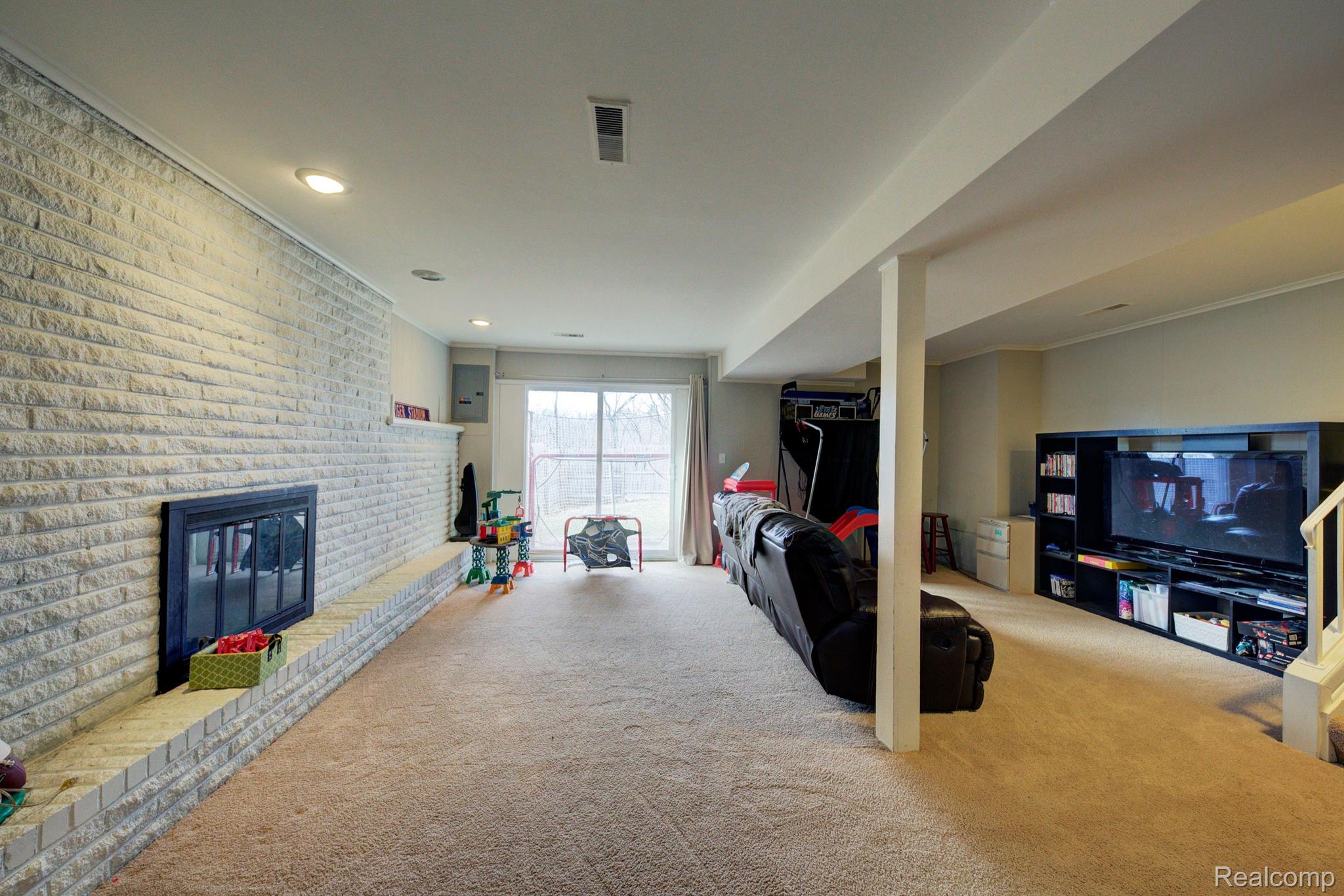 24185 Farmington Road Farmington, MI 48336 - Photo 47 of 50 Gallery Image 47