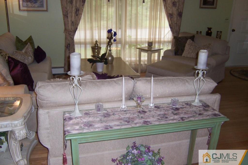 35 Hillcrest Road Colonia, NJ 07067 - Photo 3 of 17
