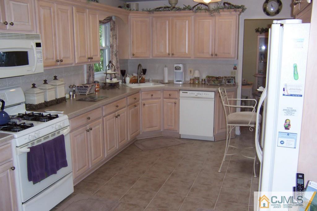 35 Hillcrest Road Colonia, NJ 07067 - Photo 5 of 17 a kitchen with a sink stove and cabinets