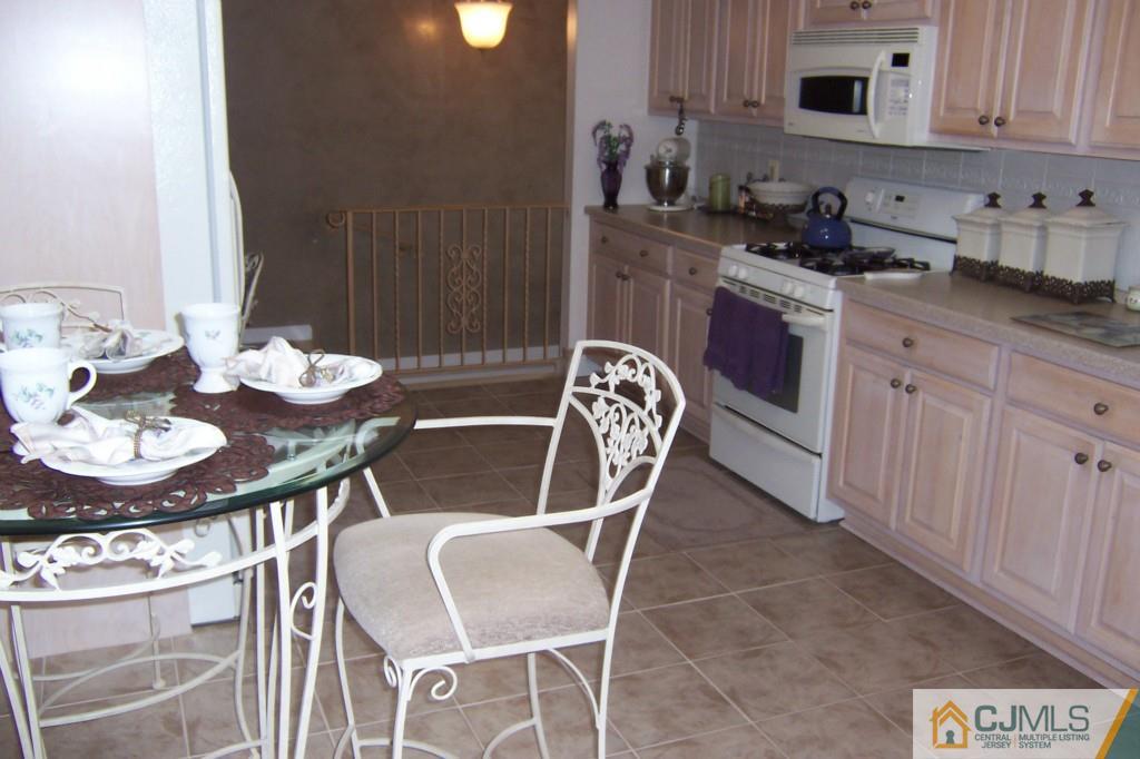 35 Hillcrest Road Colonia, NJ 07067 - Photo 7 of 17 a table and chairs in a kitchen