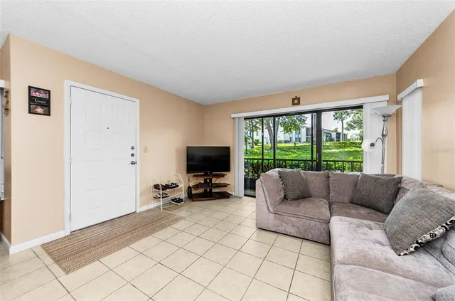 $199,000 | 2575 Pine Ridge Way South, Unit E1, Palm Harbor, FL 34684