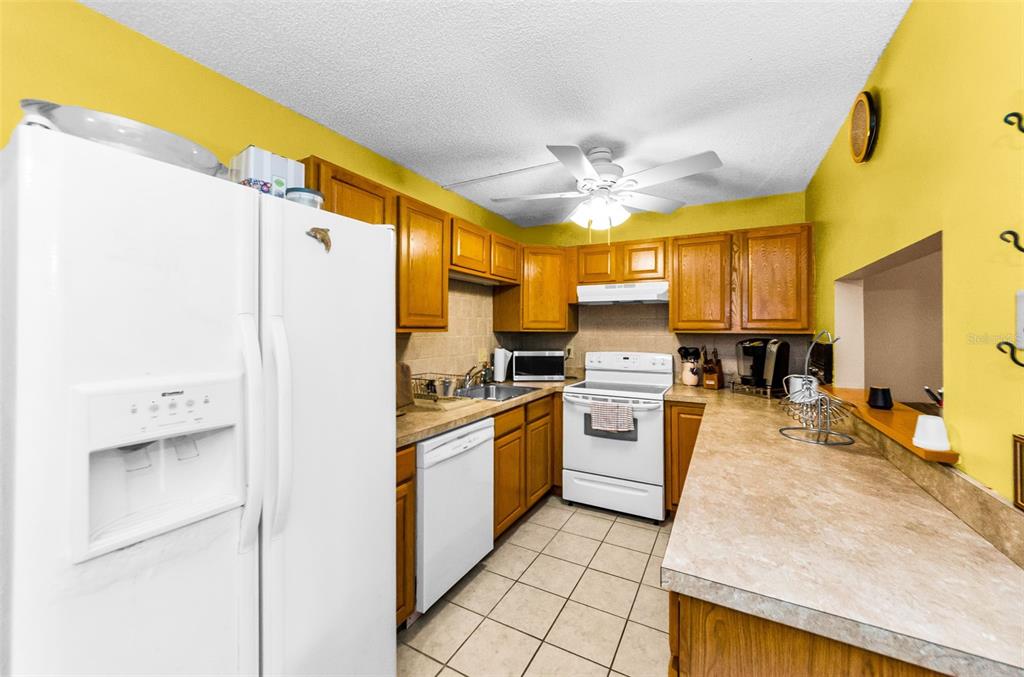 2575 Pine Ridge Way South, Unit E1 Palm Harbor, FL 34684 - Photo 7 of 31
