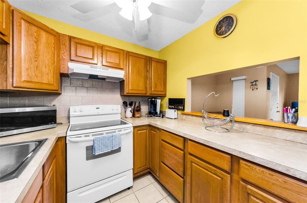 2575 Pine Ridge Way South, Unit E1 Palm Harbor, FL 34684 - Photo 8 of 31