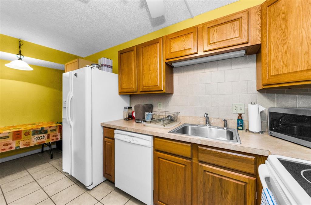 2575 Pine Ridge Way South, Unit E1 Palm Harbor, FL 34684 - Photo 9 of 31