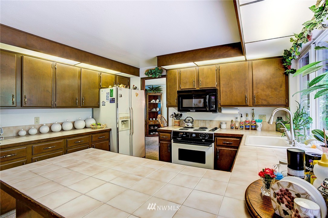 17043 154th Place Southeast Renton, WA 98058 - Photo 8 of 20
