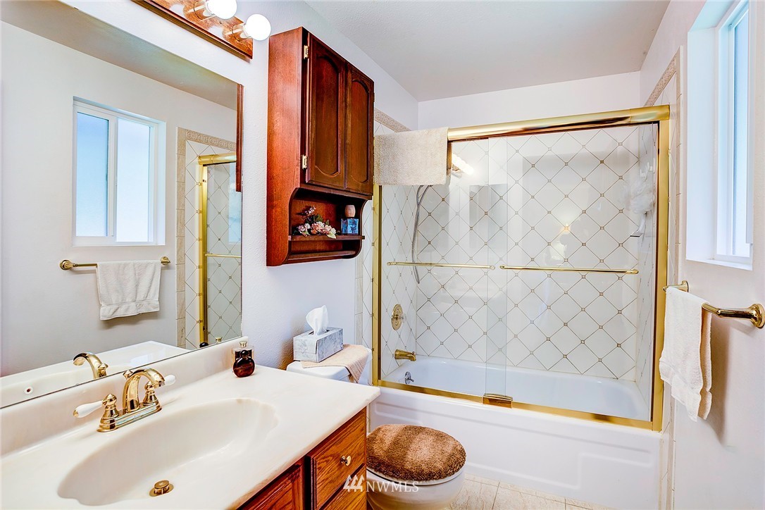 17043 154th Place Southeast Renton, WA 98058 - Photo 10 of 20