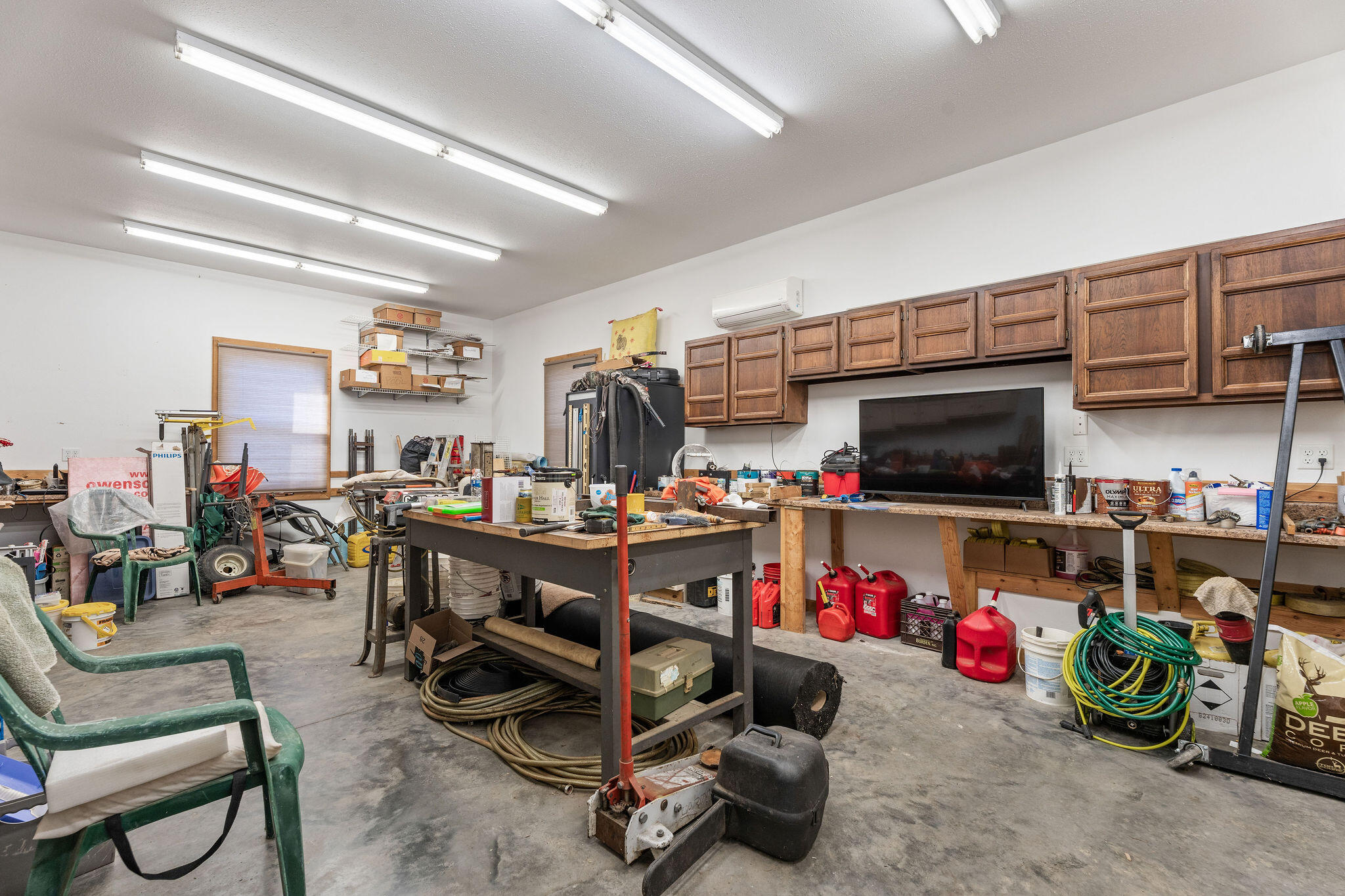 845 Alyeska Point Road Lampe, MO 65681 - Photo 7 of 34 Garage with Built In Wookshop