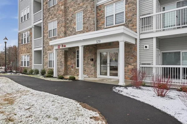 $536,000 | 320 Martins Landing, Unit 108, North Reading, MA 01864