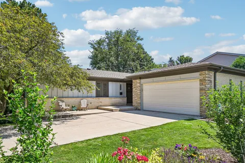 $645,000 | 815 South Salem Avenue, Arlington Heights, IL 60005