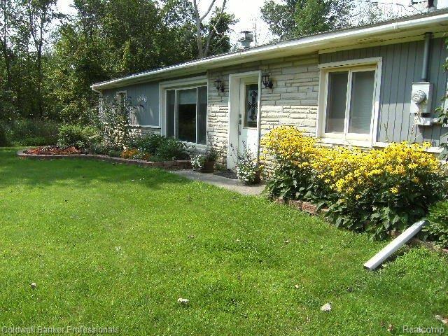 6800 Oakhill Road Clarkston, MI 48348 - Photo 2 of 12 Rear House View