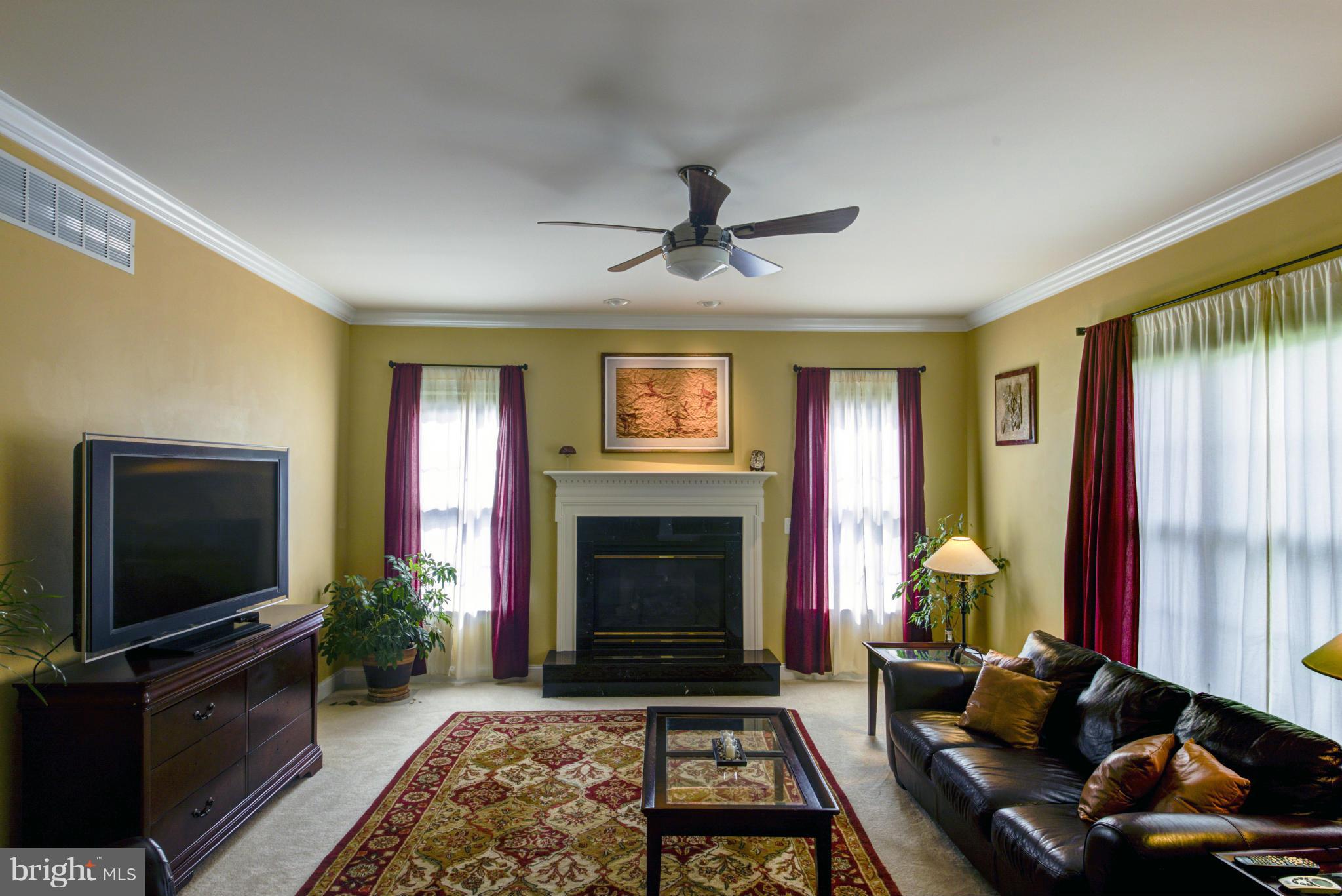 33 Johnson Road Pasadena, MD 21122 - Photo 3 of 27 Family Room