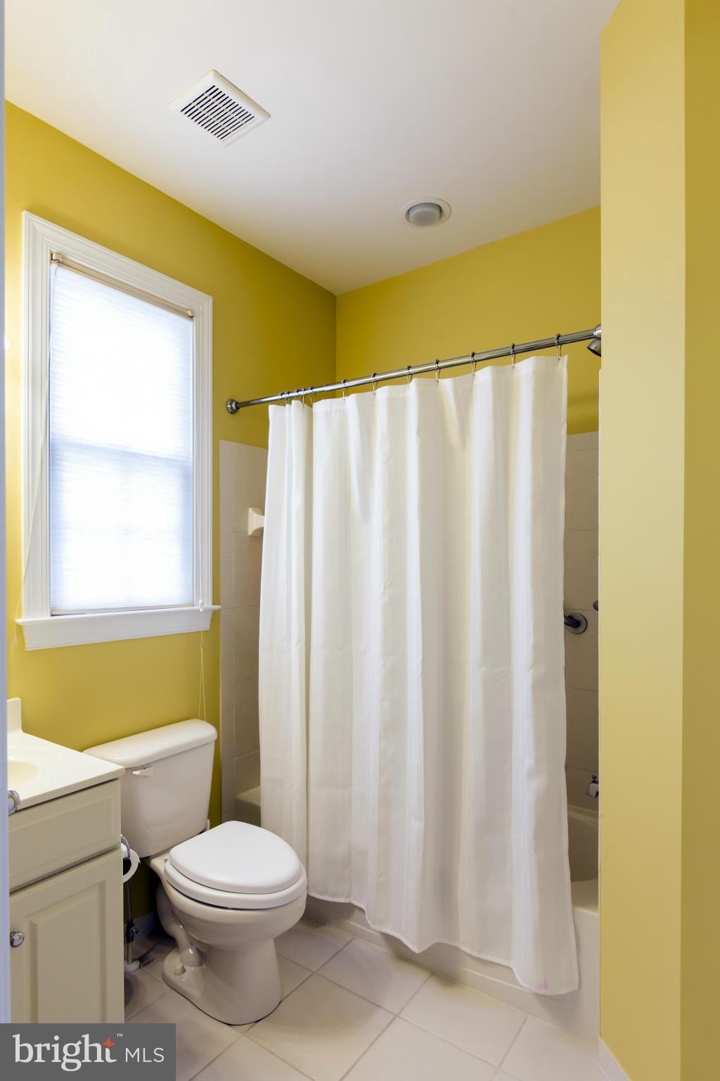33 Johnson Road Pasadena, MD 21122 - Photo 24 of 27 Bath