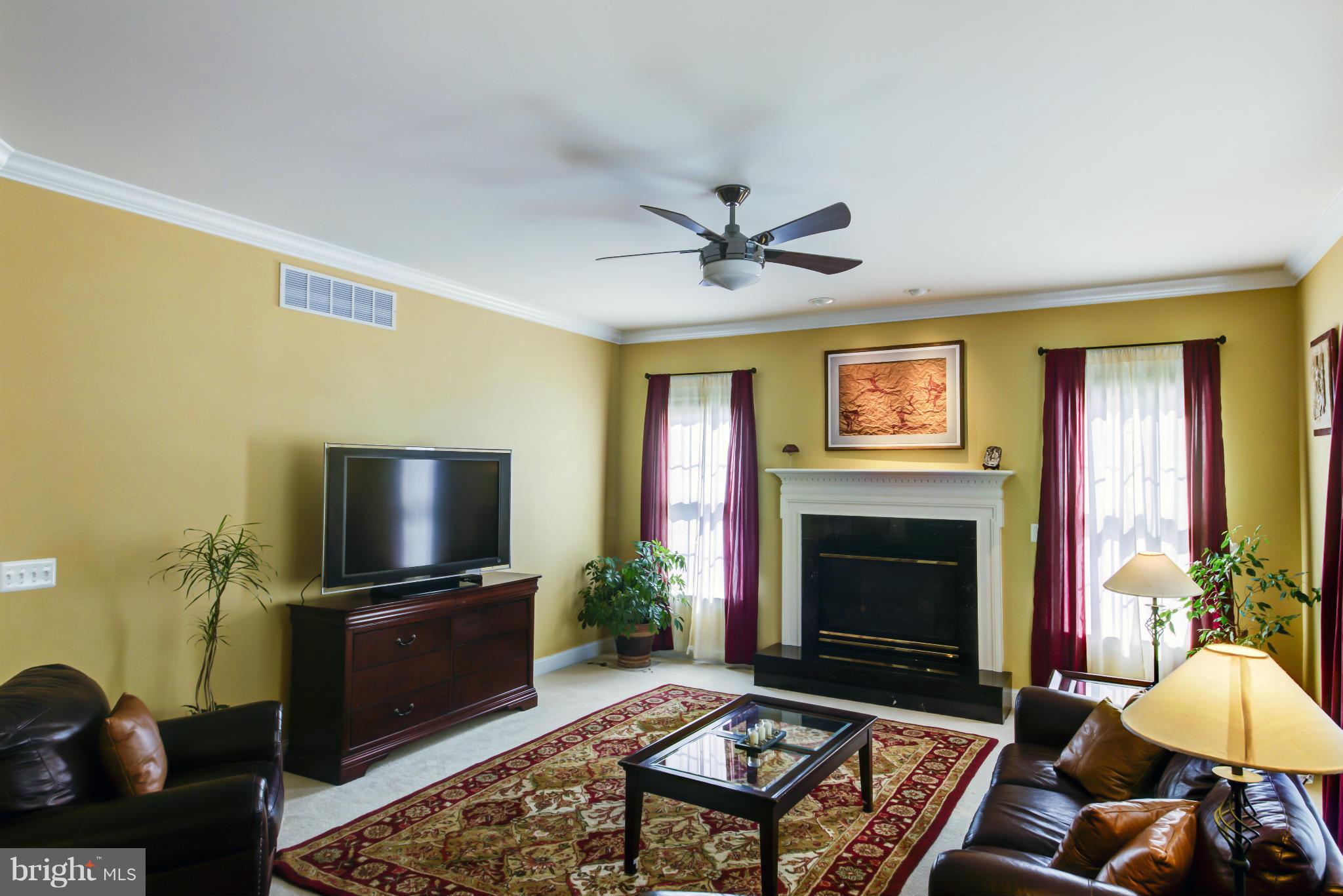 33 Johnson Road Pasadena, MD 21122 - Photo 8 of 27 Family Room
