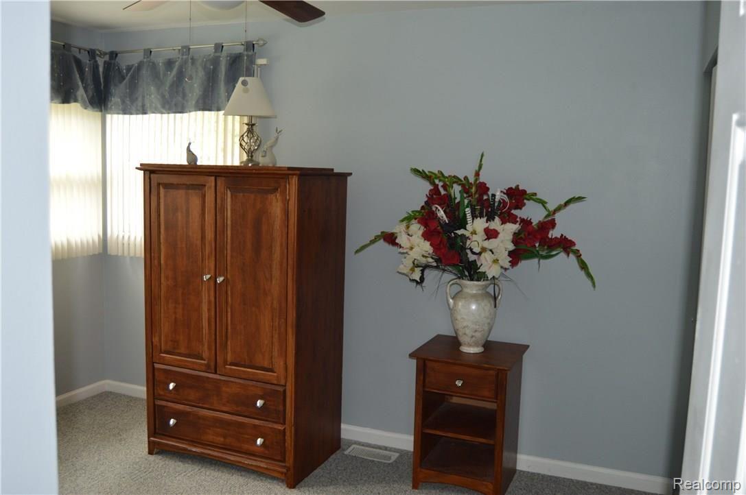 47300 Roland Street Utica, MI 48317 - Photo 8 of 36 DSC_0506.JPG