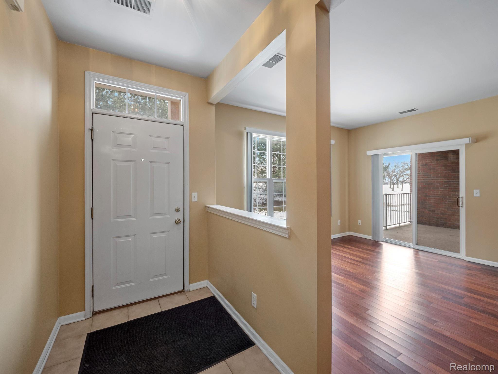 1830 Flagstone Circle, Unit 39 Rochester, MI 48307 - Photo 6 of 31 8-web-or-mls-P5000406.jpg
