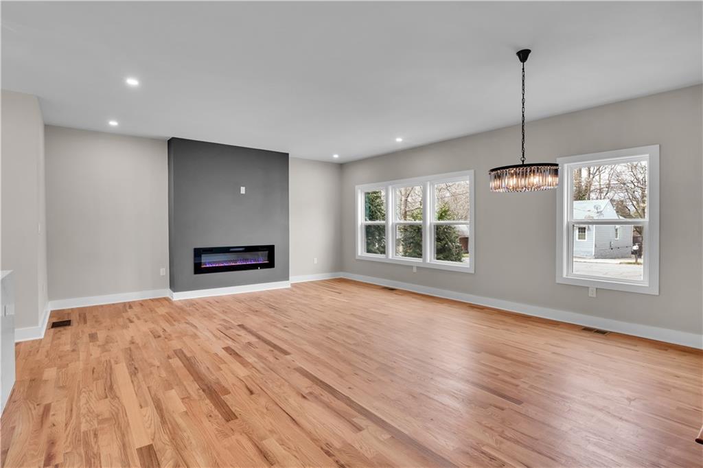 1436 Mercer Avenue Atlanta, GA 30337 - Photo 4 of 39