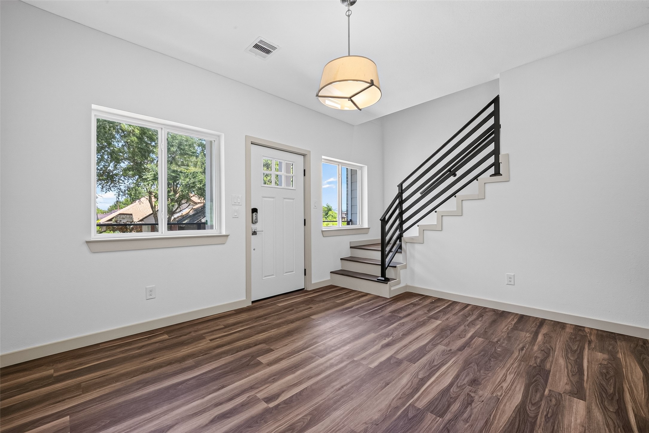 5016 Ricky Street Houston, TX 77033 - Photo 8 of 50 Gallery Image 8