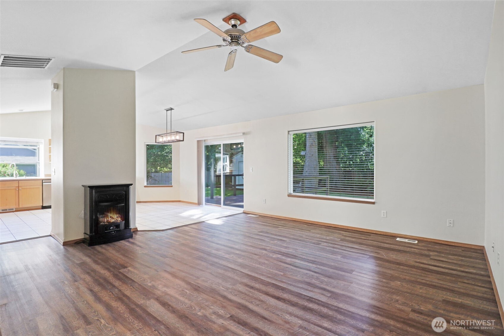 15626 Lindsay Road Southeast Yelm, WA 98597 - Photo 6 of 39