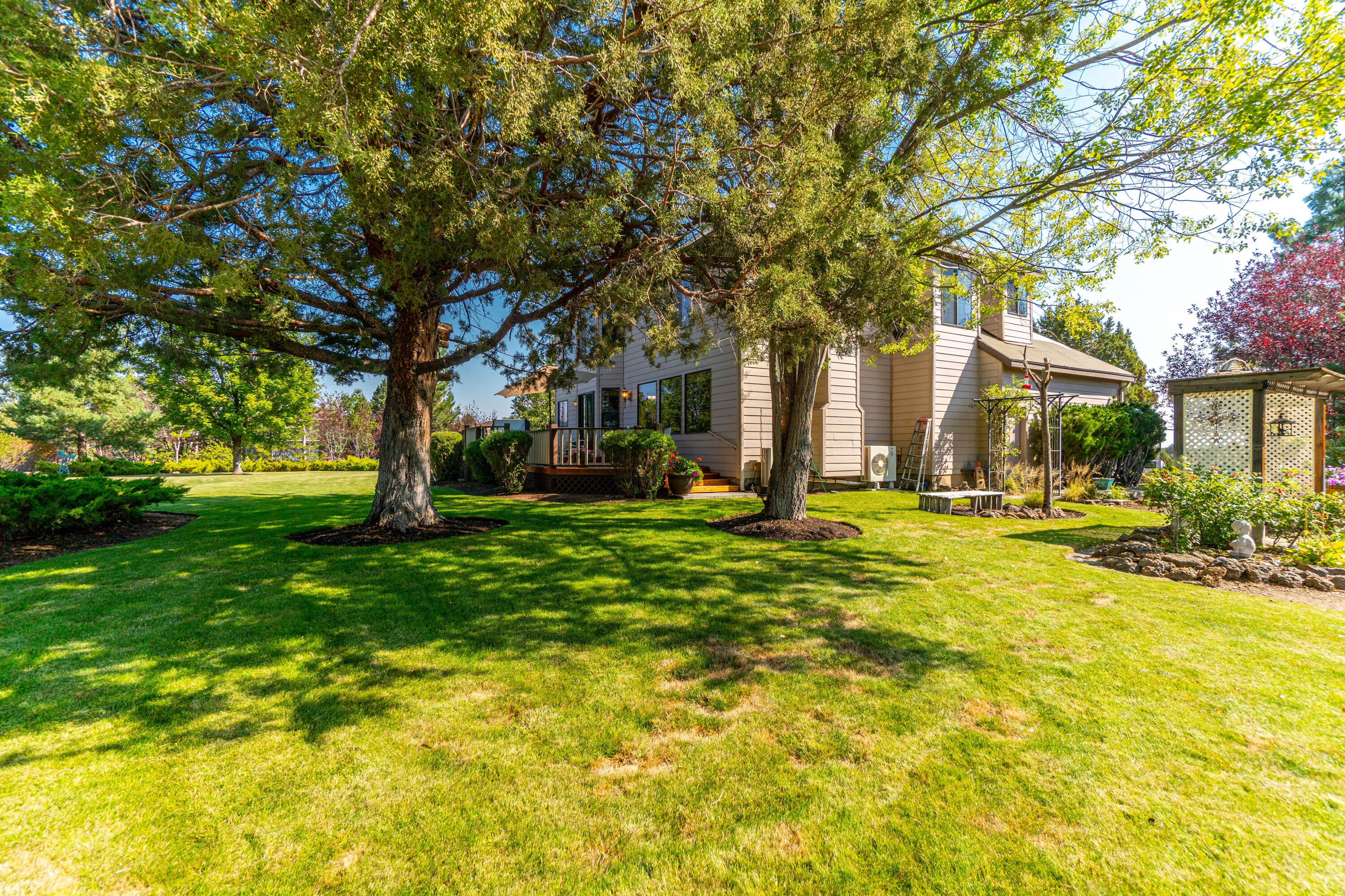 60905 Jennings Road Bend, OR 97702 - Photo 37 of 41 Yard
