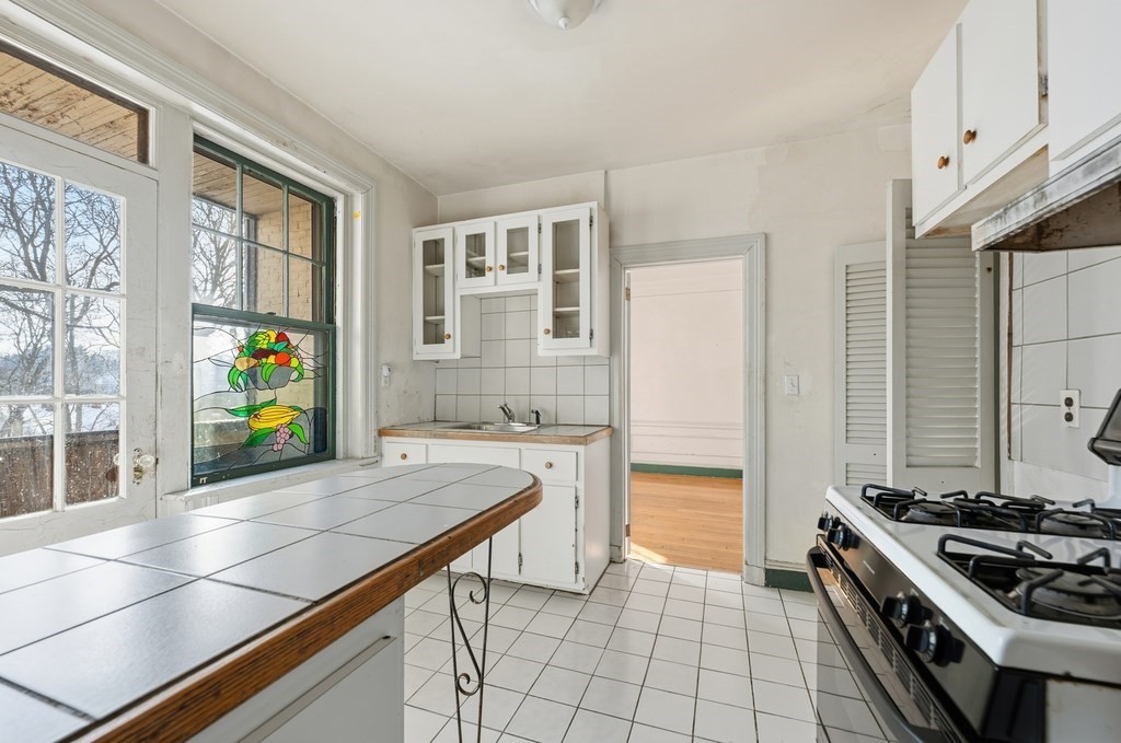 315 Tappan Street, Unit 4 Brookline, MA 02445 - Photo 15 of 26