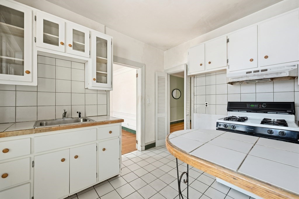 315 Tappan Street, Unit 4 Brookline, MA 02445 - Photo 16 of 26