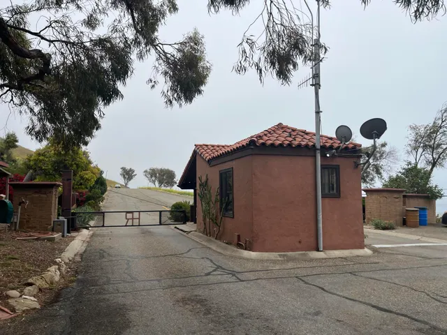 a view of a back yard of the house