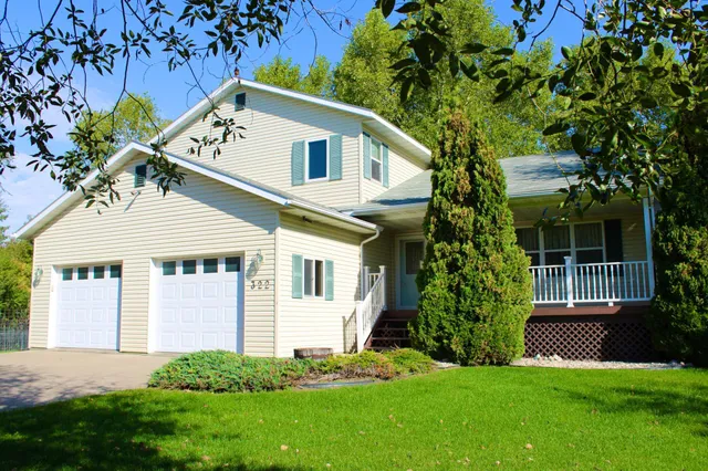 $349,900 | 322 Oriole Avenue North, Thief River Falls, MN 56701