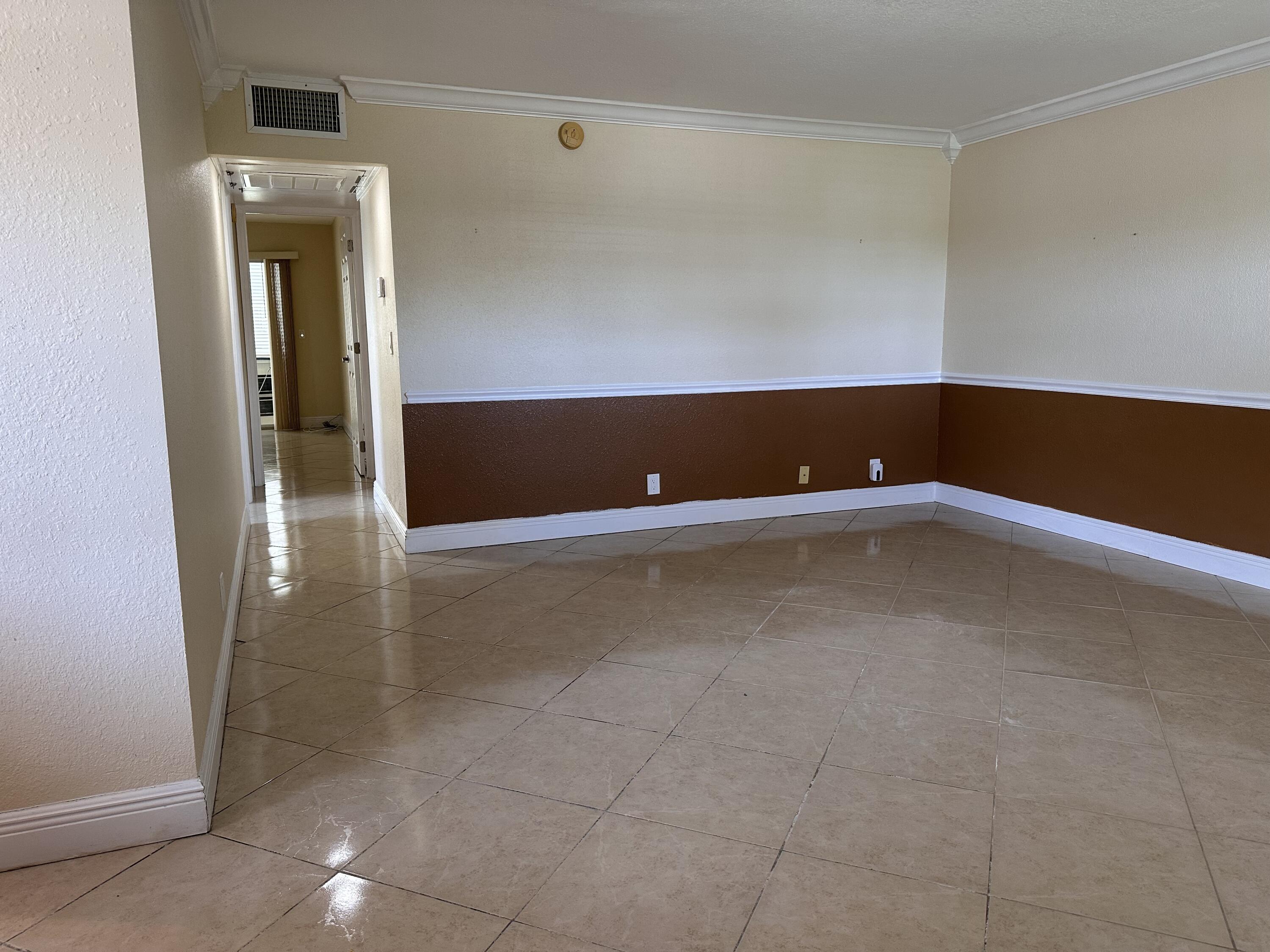 433 Saxony Way Delray Beach, FL 33446 - Photo 8 of 49 view of an empty room