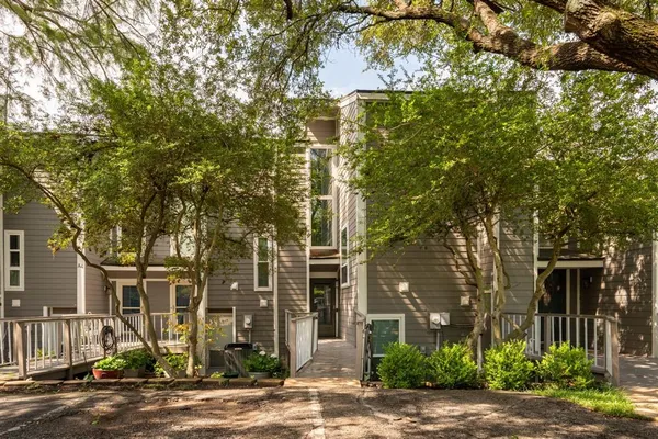 $2,750 | 300 Rush Creek Drive, Unit A2, Heath, TX 75032