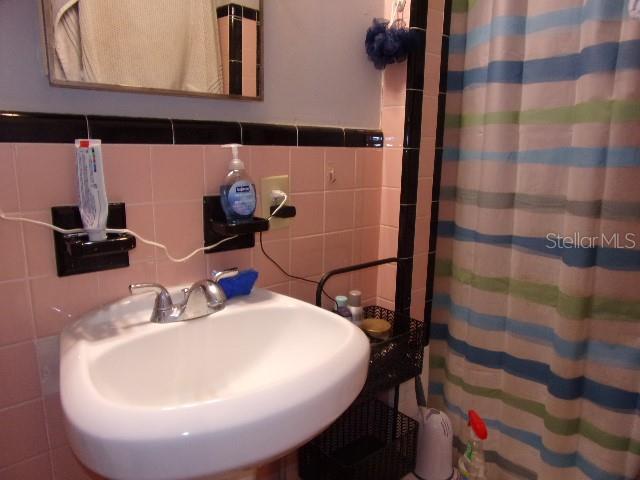 3226 Independence Avenue Lakeland, FL 33803 - Photo 12 of 19 a bathroom with a sink and a mirror