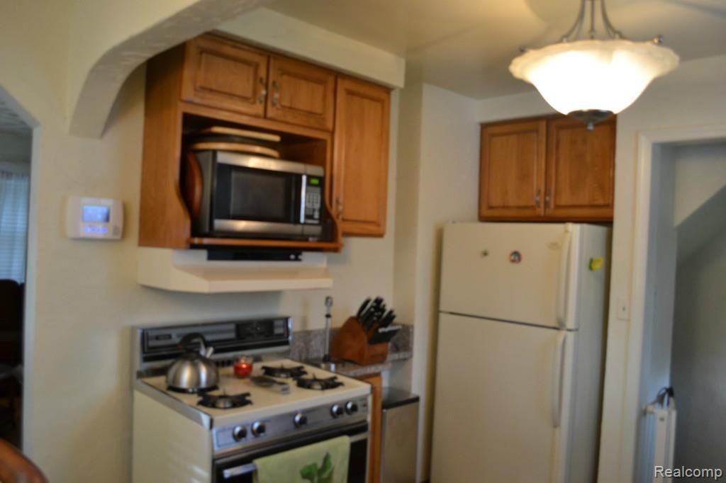 8317 Rosedale Boulevard Allen Park, MI 48101 - Photo 6 of 25 DSC_0026.jpg