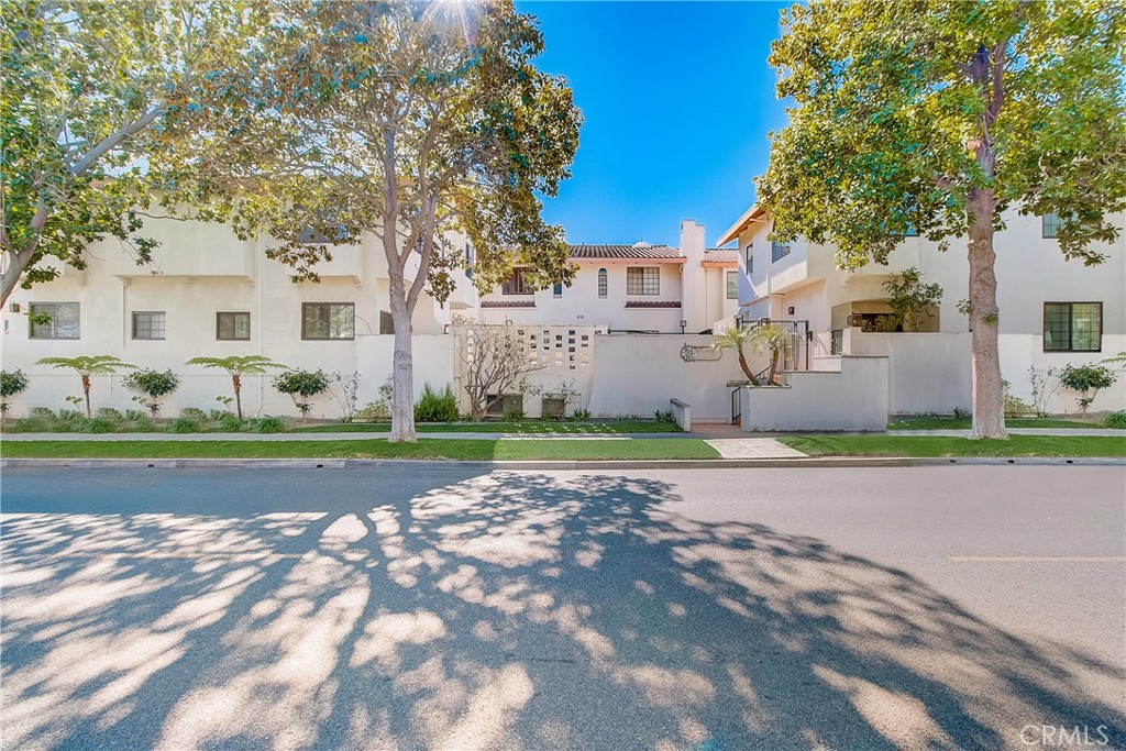 115 South Kenneth Road, Unit A Burbank, CA 91501 - Photo 1 of 1 Gallery Image 1