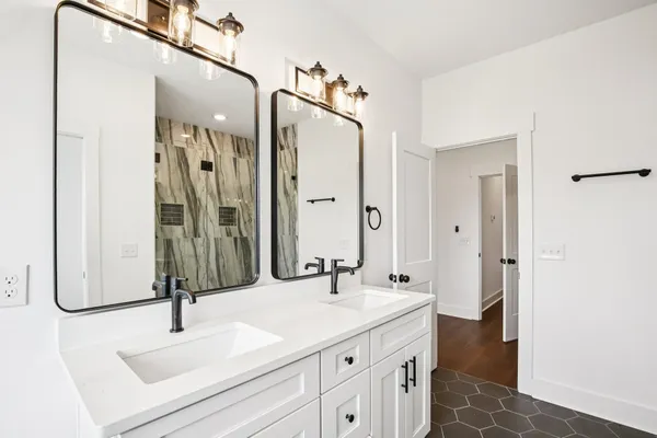 $3,500 | 2213 18th Avenue North, Nashville, TN 37208