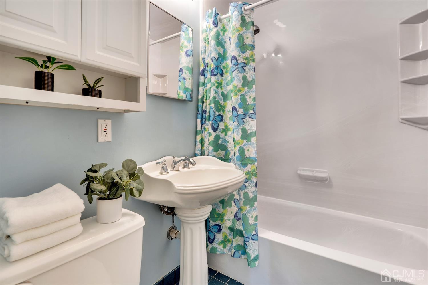 38 Homestead Road Edison, NJ 08820 - Photo 9 of 15 a bathroom with a sink a toilet and shower