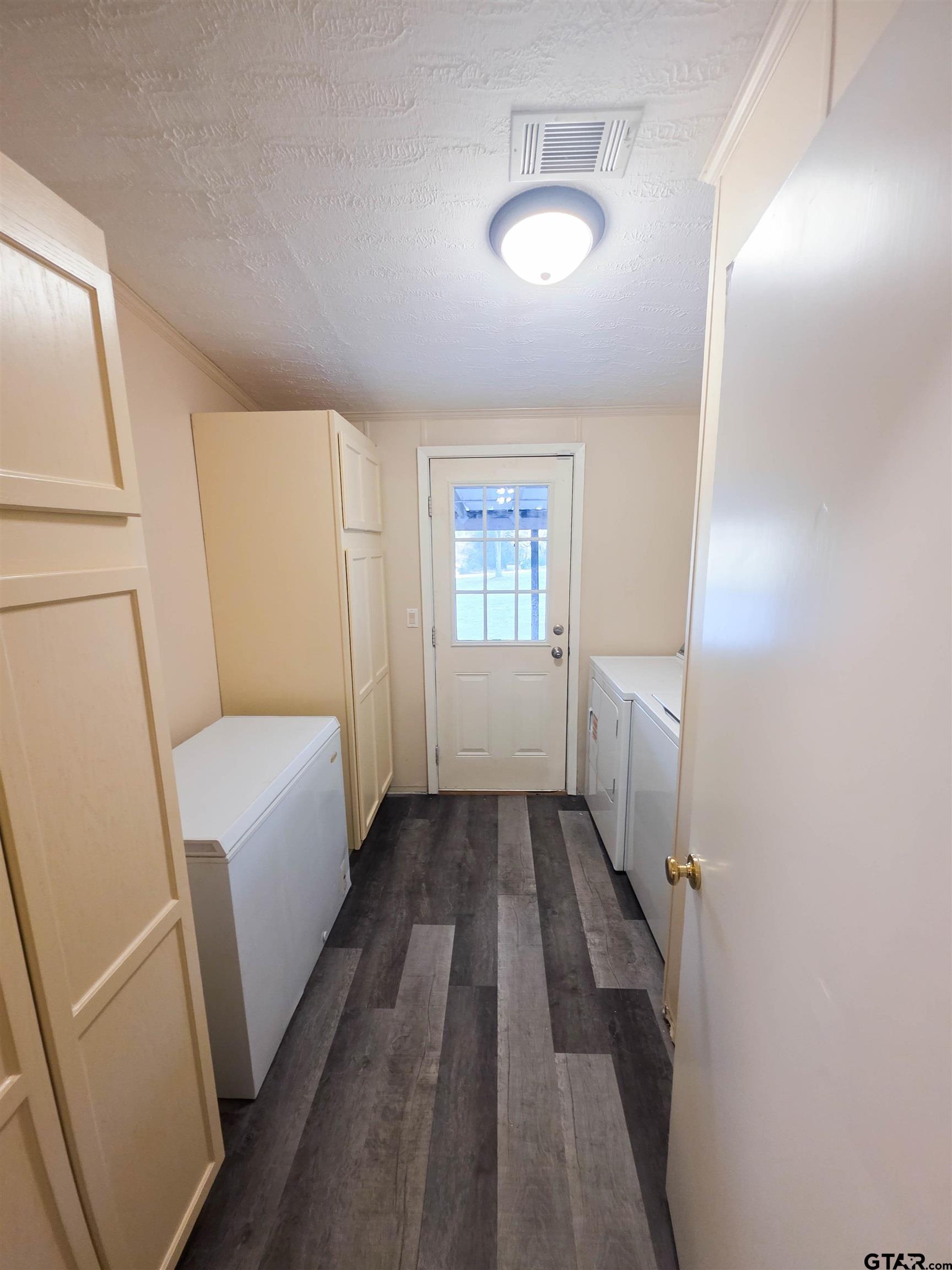 12507 Dingler Road Tyler, TX 75709 - Photo 18 of 26 a view of a room with wooden floor and white walls