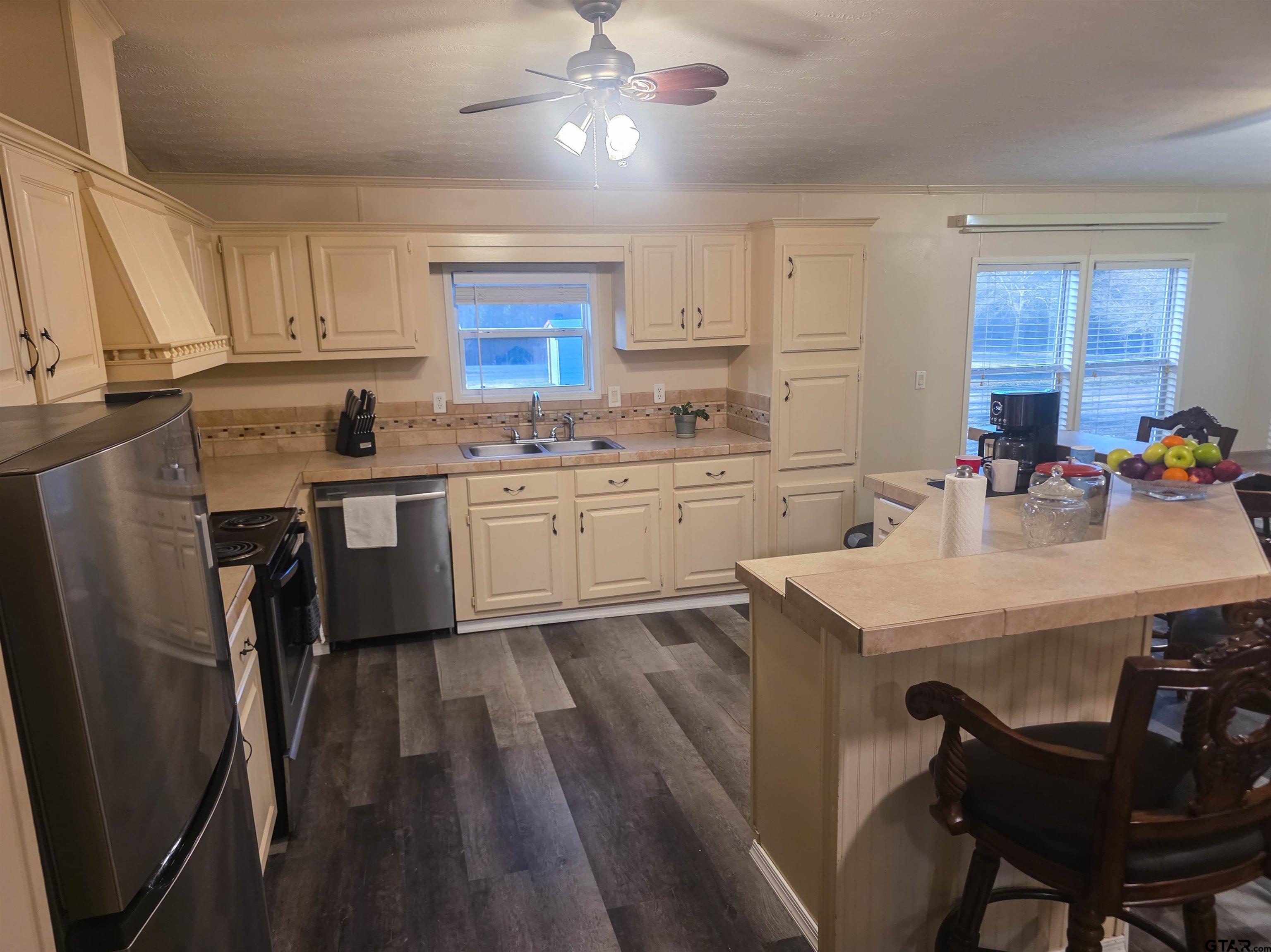 12507 Dingler Road Tyler, TX 75709 - Photo 23 of 26 a kitchen with stainless steel appliances granite countertop a sink stove and refrigerator