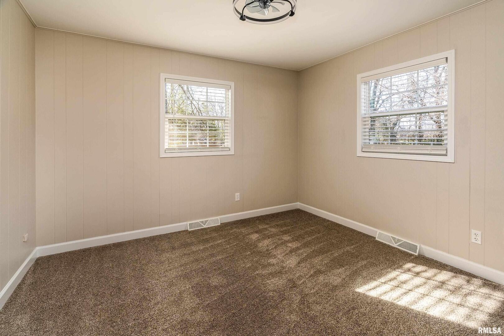 203 Fairway Vista Road Murphysboro, IL 62966 - Photo 26 of 44 an empty room with windows