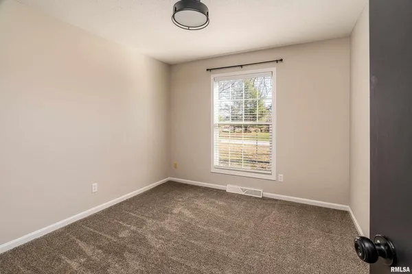 $329,000 | 203 Fairway Vista Road, Murphysboro, IL 62966