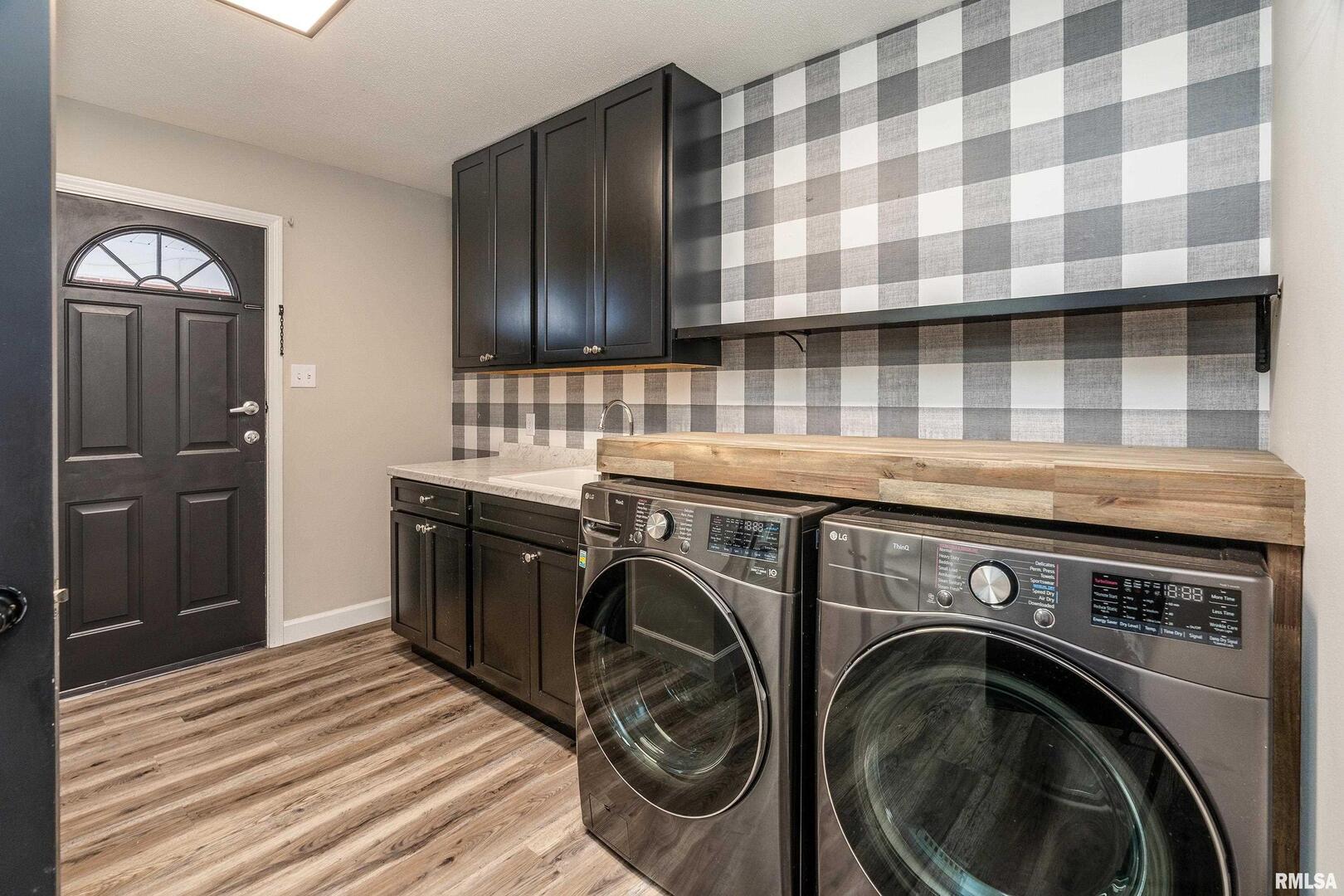 203 Fairway Vista Road Murphysboro, IL 62966 - Photo 33 of 44 a utility room with dryer and washer