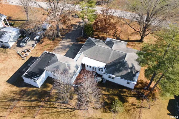 $329,000 | 203 Fairway Vista Road, Murphysboro, IL 62966